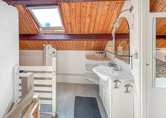 2 Bedroom Front In *